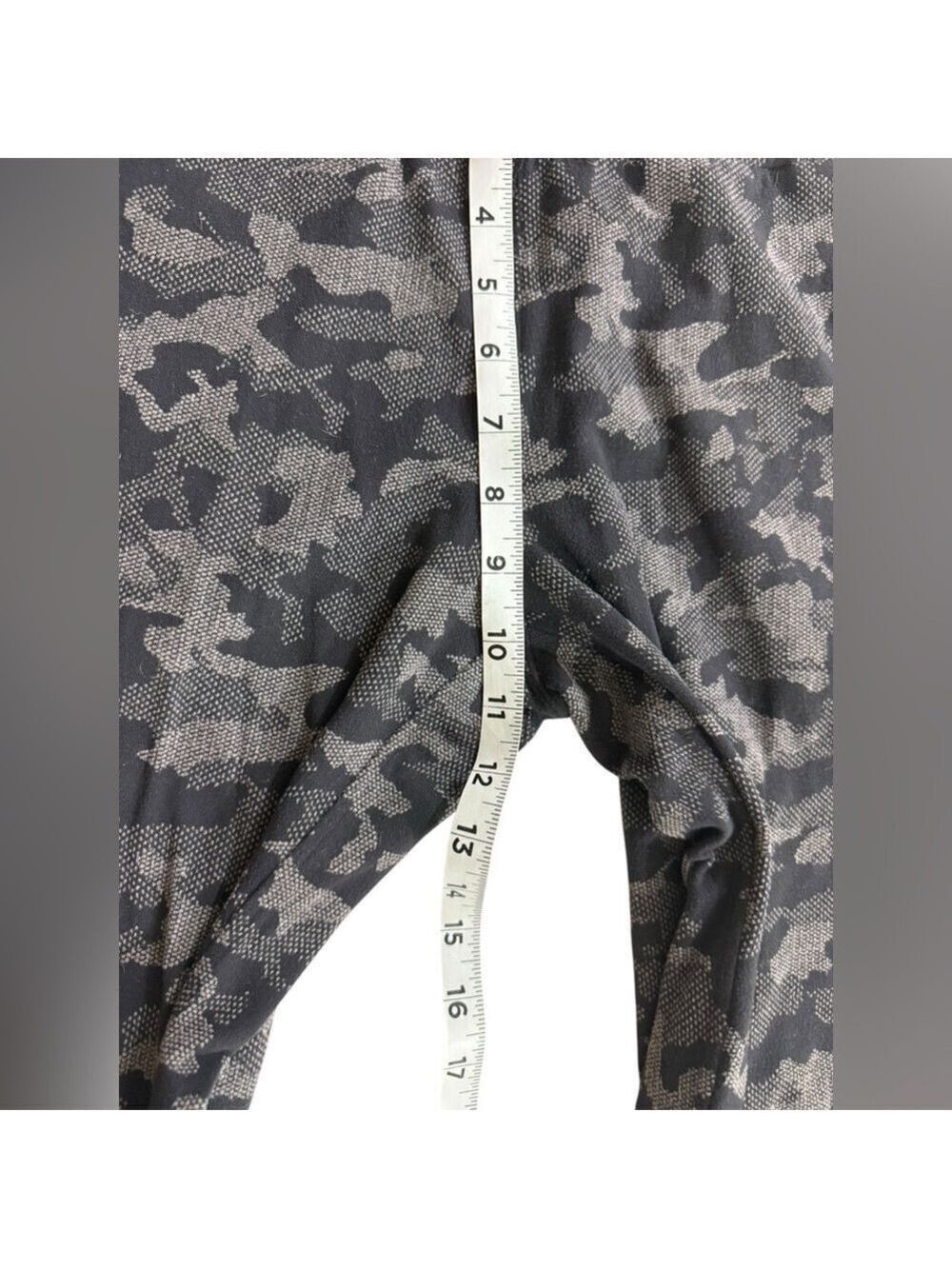 Lululemon Athletica Camo Jacquard Black Lunar Rock Camo Joggers W6BJGS Sz8 - Picture 11 of 12